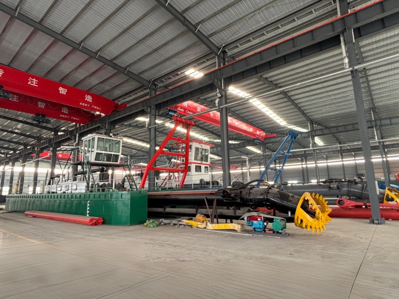 Cur Jinqi offeret in-Stock Cutter Suctionis Dredgers pro clientibus?
